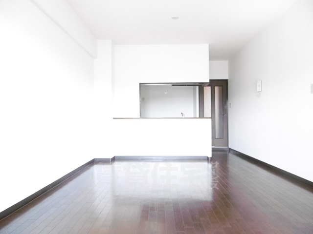 居室・リビング　同物件別部屋