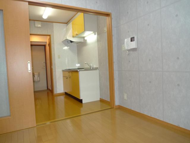 キッチン　※同タイプ部屋の写真です。