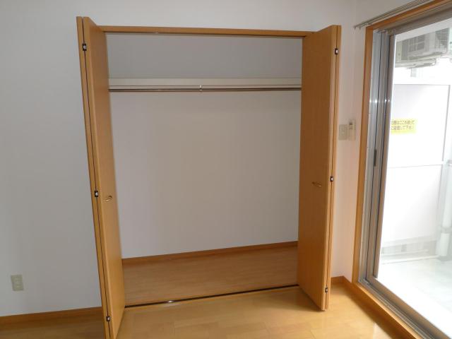 収納　※同タイプ部屋の写真です。