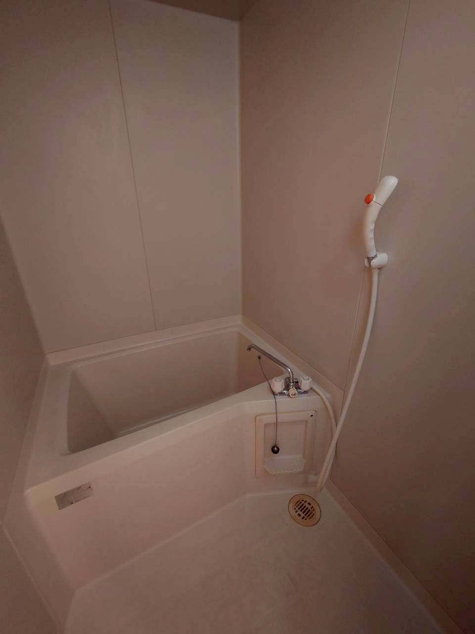 バス・シャワールーム　シャワーヘッド付き