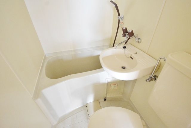 バス・シャワールーム　★清潔感のあるお風呂場です★