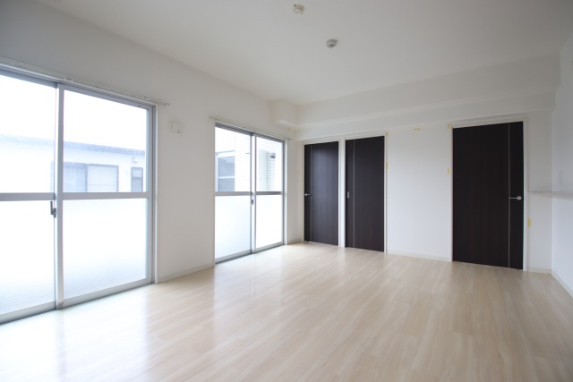 居室・リビング　※別部屋の参考写真です。