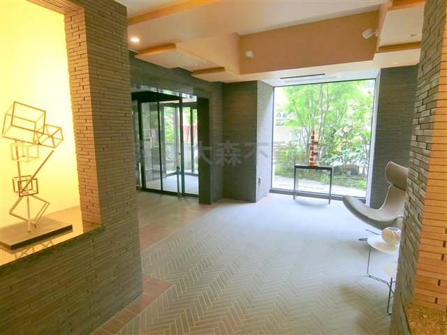 エントランス　エントランス　防犯カメラTVモニター付オートロック宅配BOX