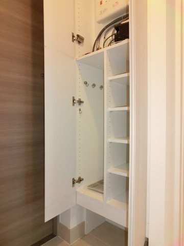 玄関　ルジェンテ・バリュ上野の収納豊富なトールタイプのシューズＢＯ