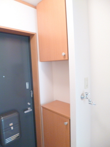 玄関　★上下段の収納力あるシューズボックスです★