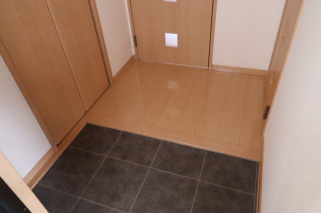 玄関　※別室の参考写真の為、現況優先です。