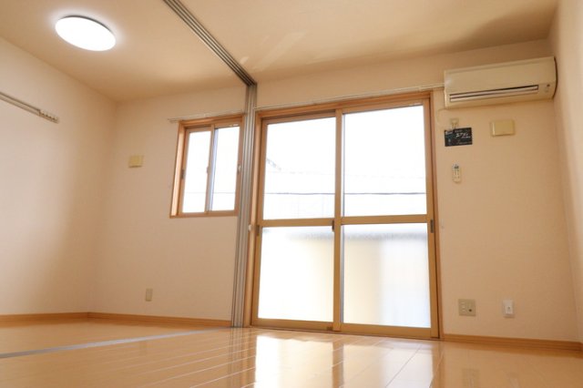 居室・リビング　※別室の参考写真の為、現況優先です。