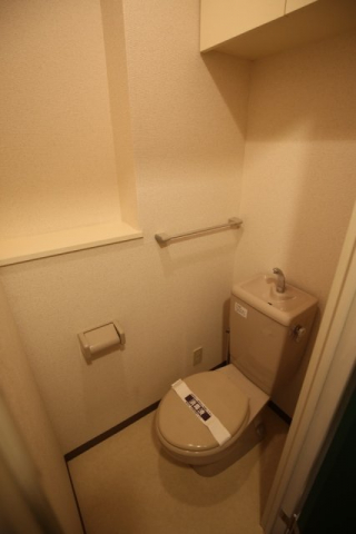 トイレ　バス・トイレ別　※別室の写真です