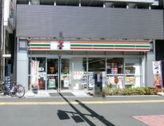 コンビニ　セブンイレブン文京本郷３丁目店（コンビニ）まで153m