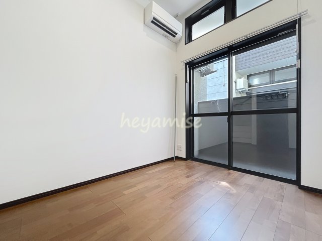 居室・リビング　写真は別号室