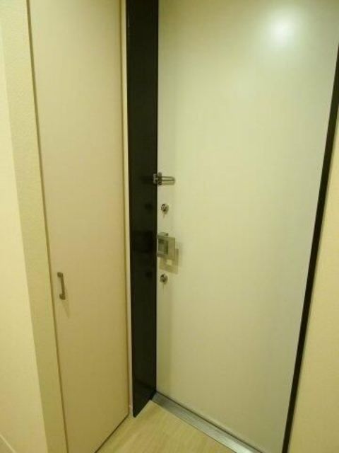 その他共有部分　蓋つきのゴミ置き場あります。衛生的ですね♪