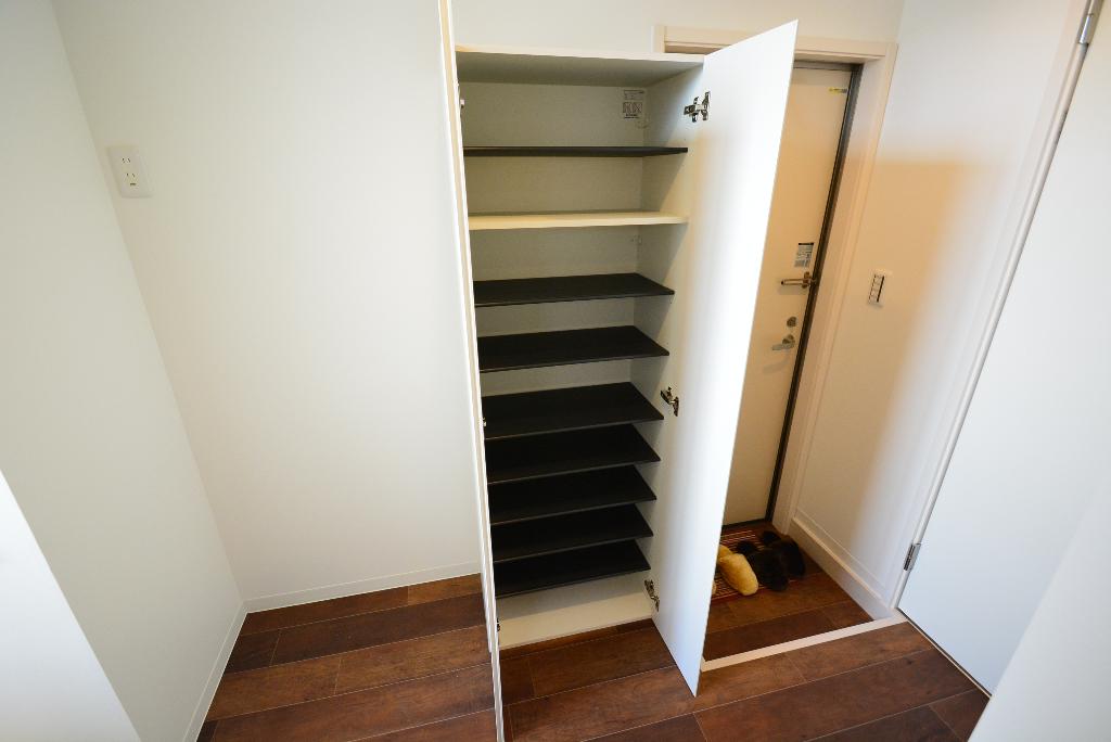 玄関　下駄箱