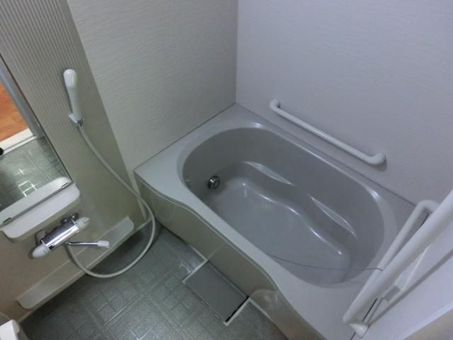 バス・シャワールーム　追い焚き付き浴室