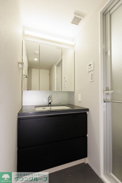 洗面設備　※写真は同タイプ住戸です。