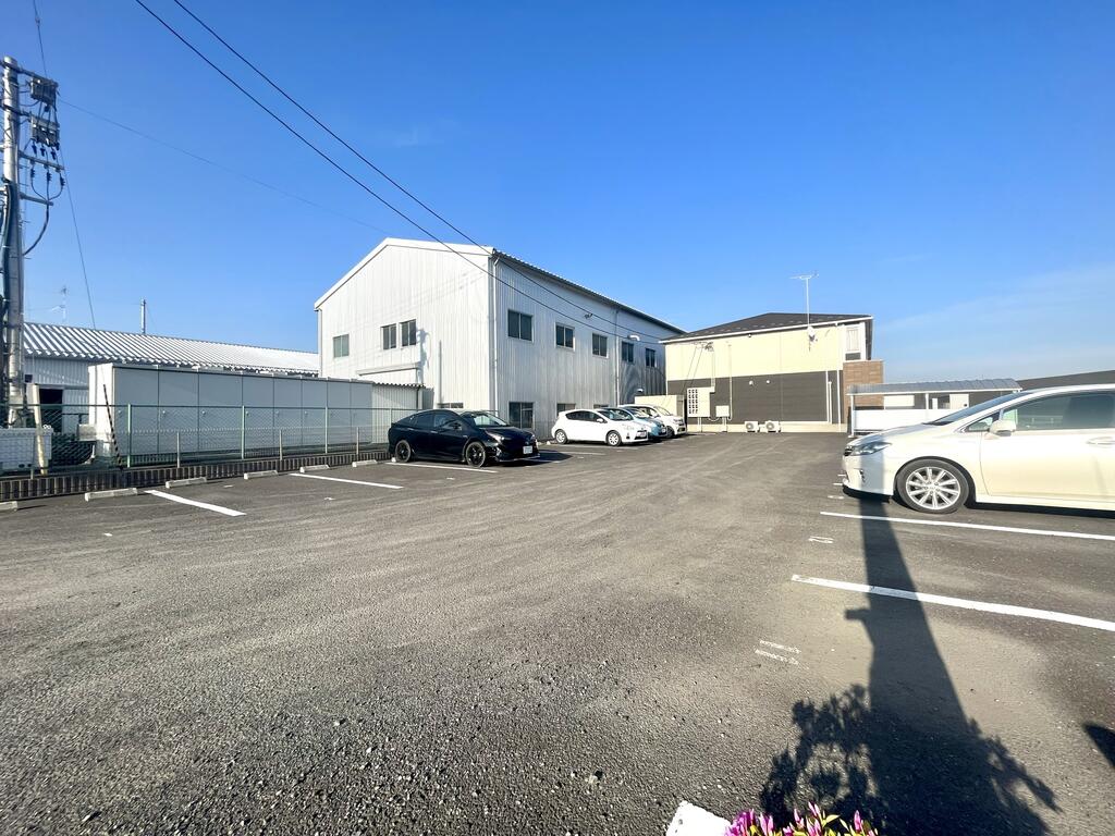 駐車場　他のお部屋の参考写真