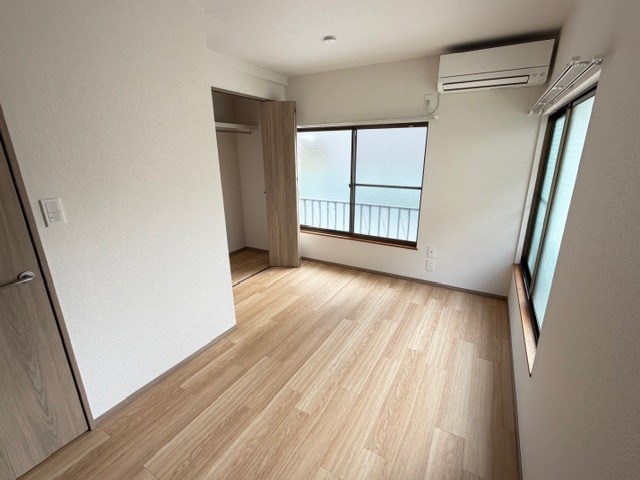 その他部屋・スペース　2面採光の洋室