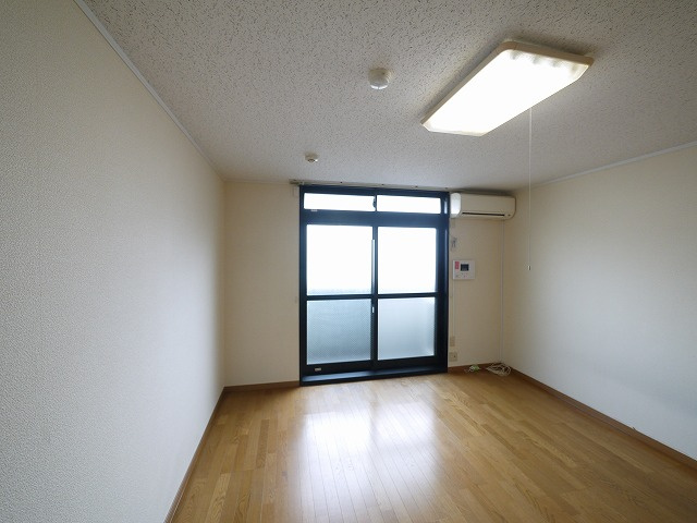 居室・リビング　こちらの居間で趣味の時間をお楽しみください