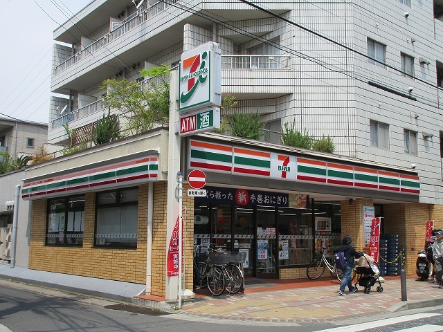 コンビニ　セブンイレブン（コンビニ）まで579m