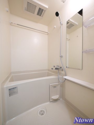 バス・シャワールーム　コンパクトで使いやすいお風呂です