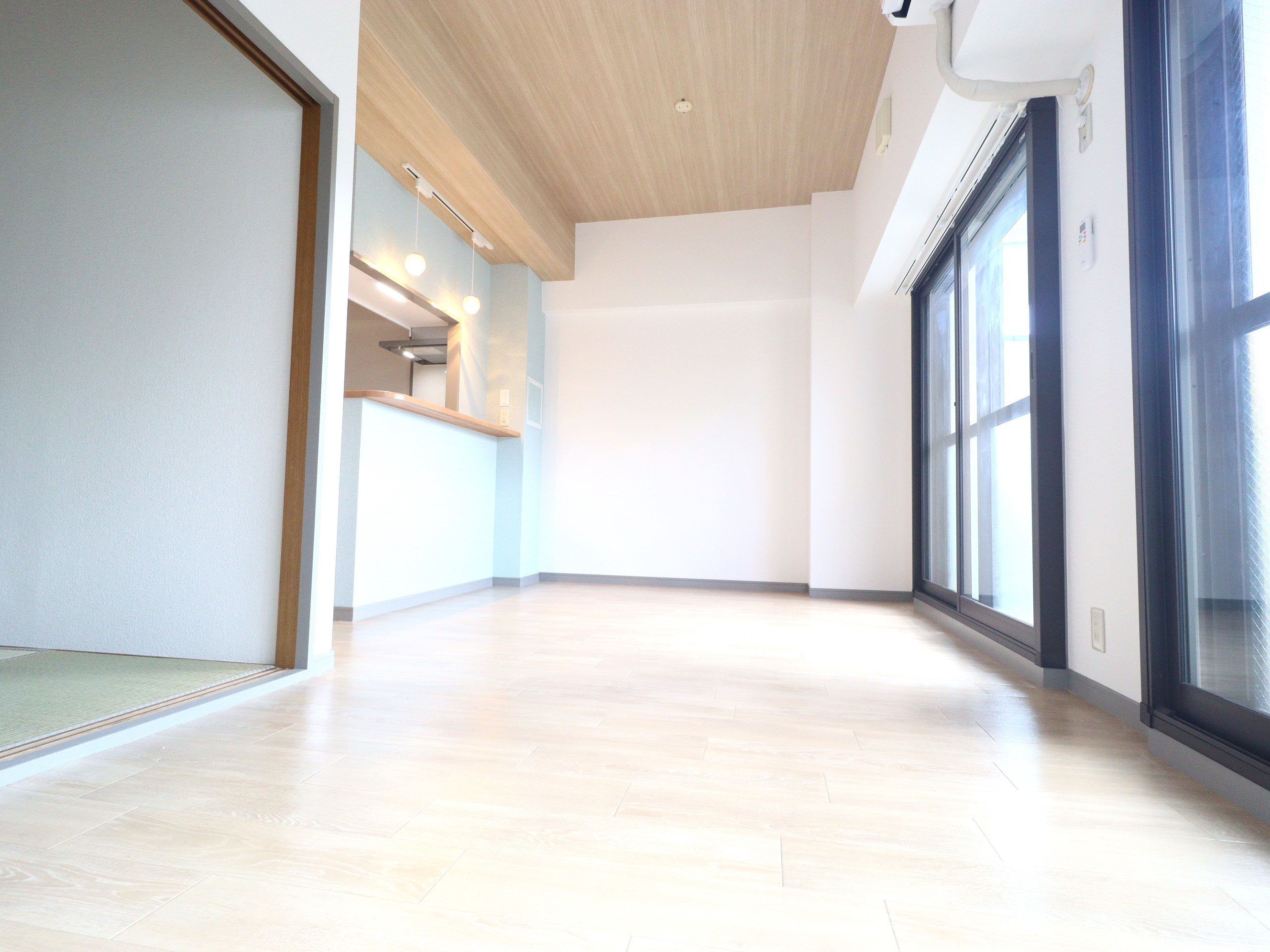 居室・リビング　明るい広々としたリビング♪