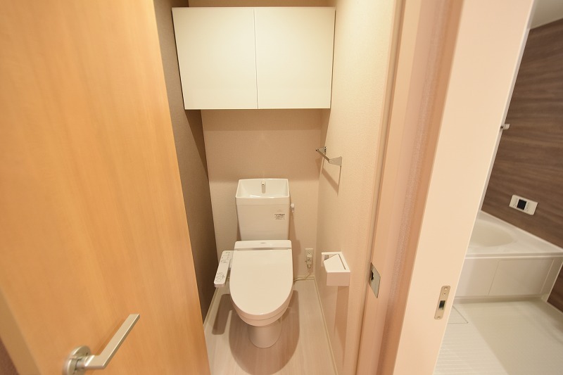 トイレ　温水洗浄便座機能付きのトイレです♪