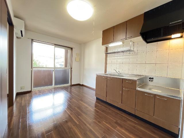 居室・リビング　室内