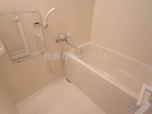 バス・シャワールーム　お風呂（追い焚き機能付）