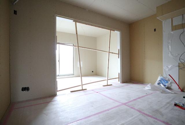 居室・リビング　居室　※施工中の画像です