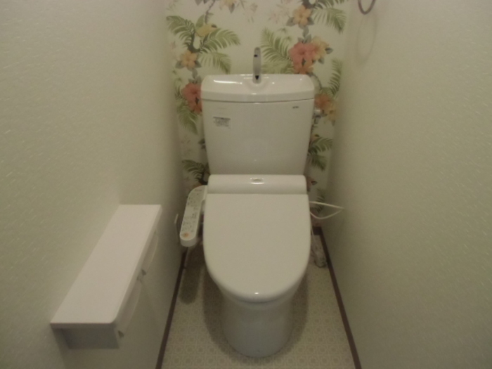 トイレ　温水洗浄暖房便座