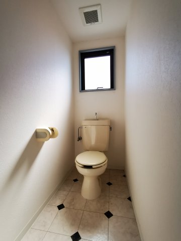 トイレ　別号室の画像です。ご参考下さい