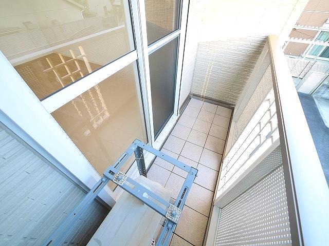 バルコニー　バルコニーからの眺めを楽しみながら食事をしませんか