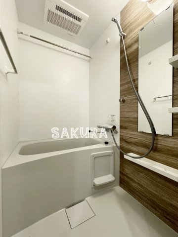 バス・シャワールーム　雨の日でも安心の浴室乾燥機付きです♪