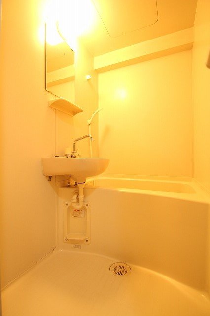 バス・シャワールーム　同物件、別号室のものです。