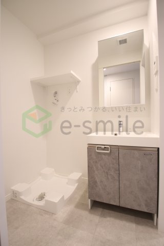 洗面設備　ゆったりとスペースのある洗面所