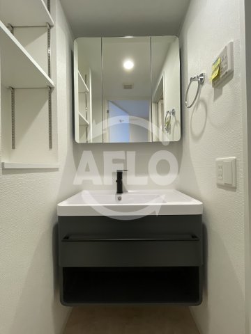 洗面設備　セレニテ難波グランデノール　独立洗面台