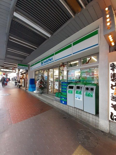 コンビニ　ファミリーマート（コンビニ）まで564m