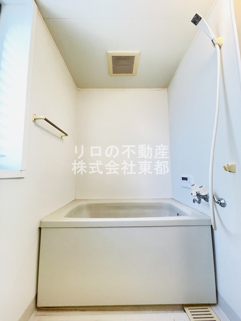 バス・シャワールーム　足が伸ばせる広々バスタブでリラックス♪