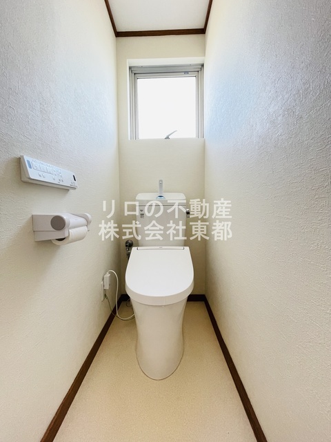 トイレ　白基調で清潔感のあるトイレです♪