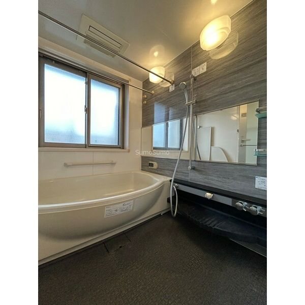 バス・シャワールーム　コンパクトで使いやすいお風呂です