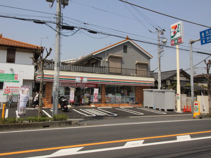 コンビニ　セブンイレブン（コンビニ）まで230m