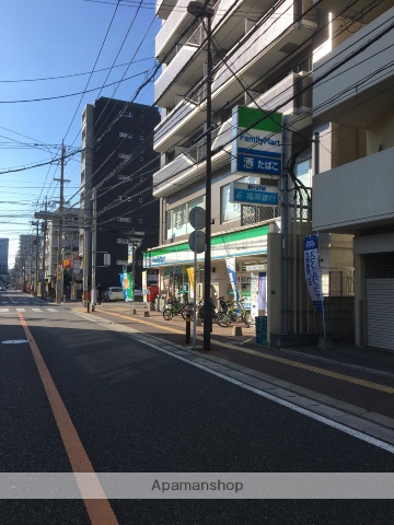 コンビニ　ファミリーマート（コンビニ）まで580m