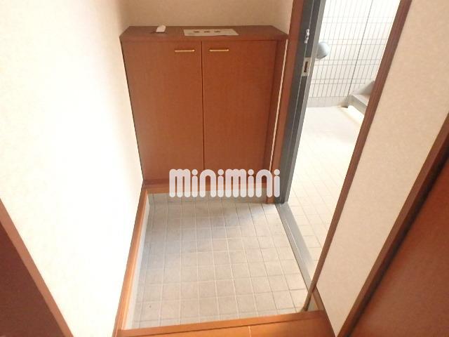 玄関　下駄箱あり