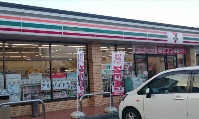 コンビニ　セブンイレブン練馬春日町4丁目店（コンビニ）まで295m