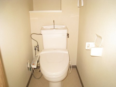 トイレ　同物件、別号室のものです。