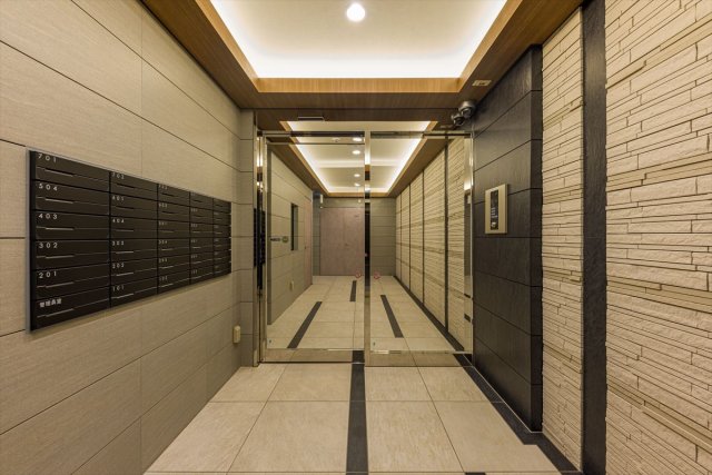 エントランス　落ち着いたエントランスです