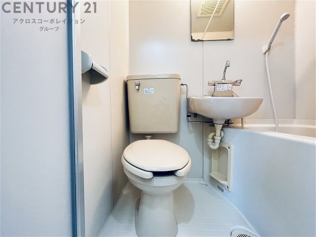 トイレ　浴室内にトイレがあります♪