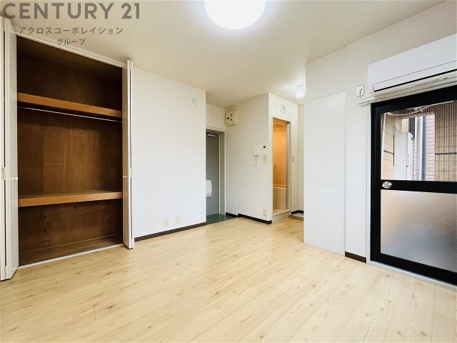 居室・リビング　エアコン付きで快適に過ごせます♪