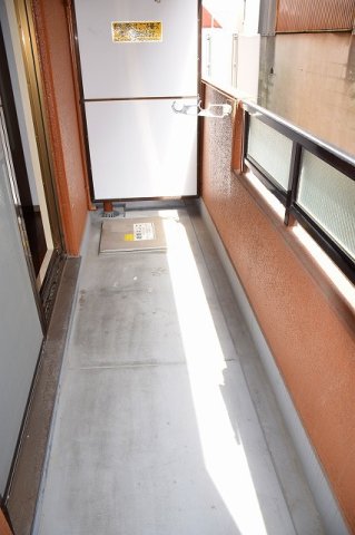 バルコニー　暖かな日差しのふりそそぐバルコニー