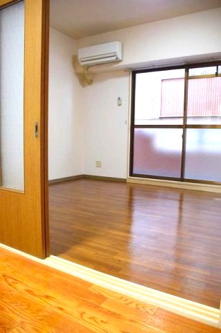 居室・リビング　こちらの居間で趣味の時間をお楽しみください