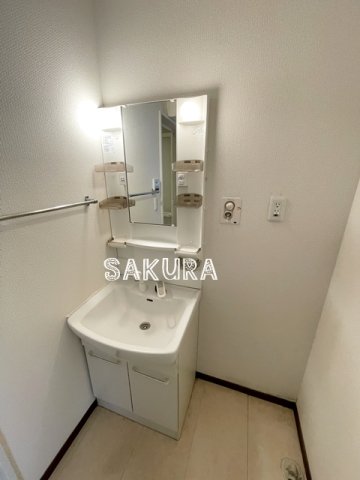 洗面設備　身支度に欠かせない独立洗面台♪